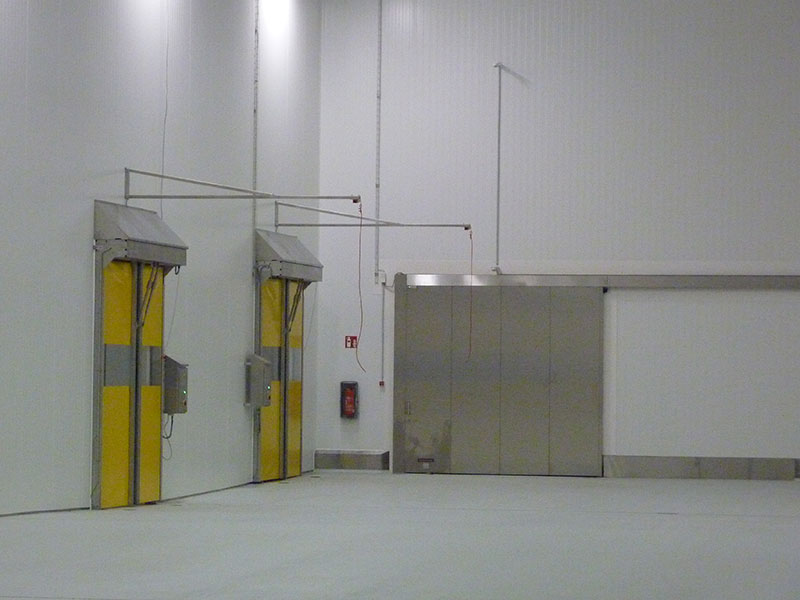 Kühllager mit Brandschutztor und Schnelllauftoren